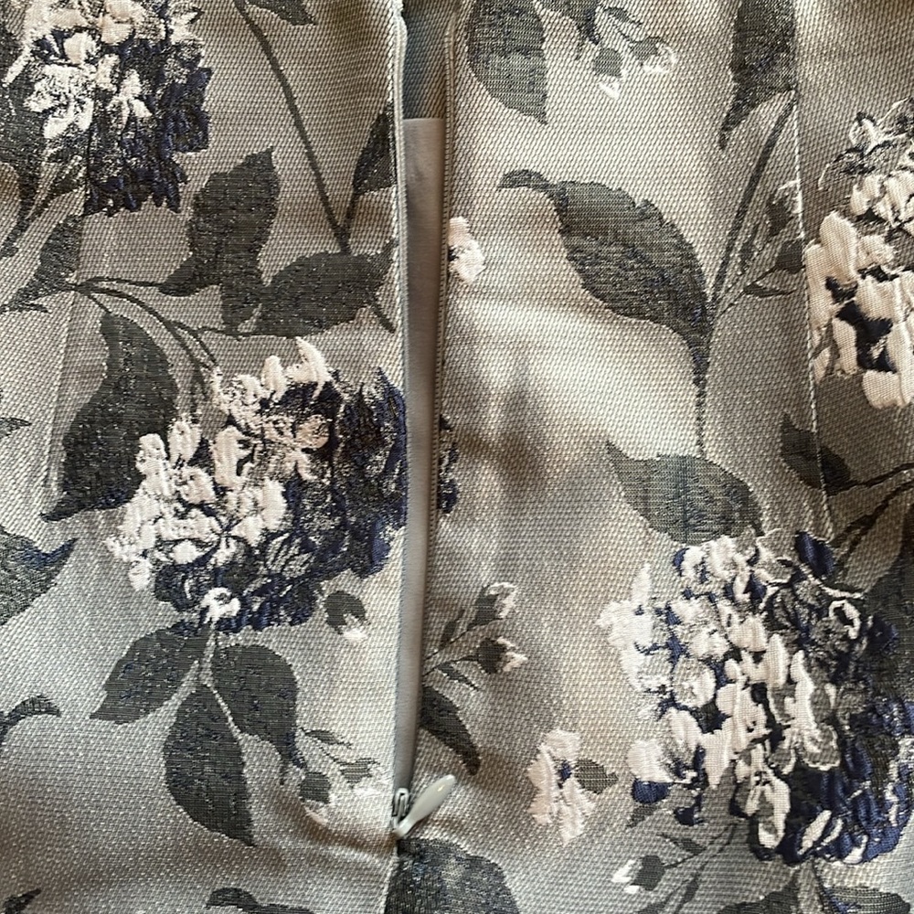 Loft-  Size 6 Gray Skirt. - Picture 9 of 10